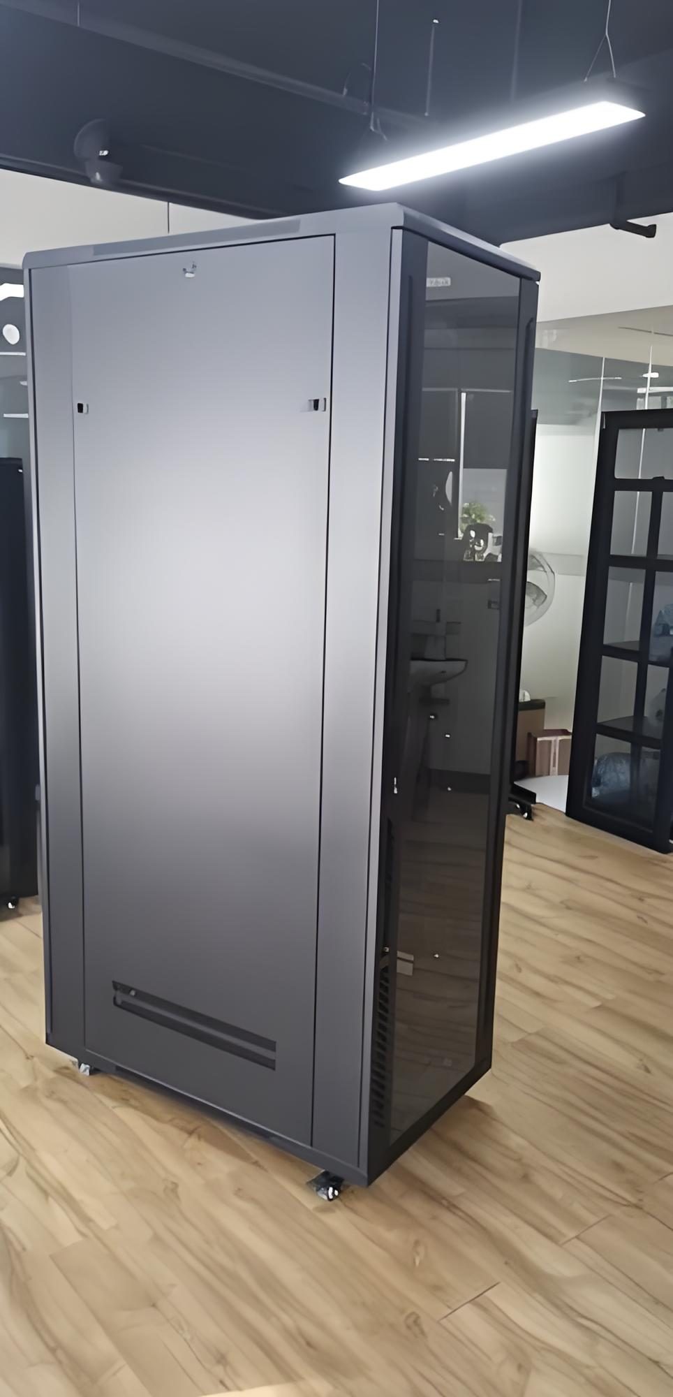 泽雷特网络机柜 — 6U到42U全尺寸段,壁挂式和落地式可选,适用于网络设备、安防设备、弱电箱